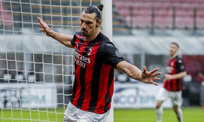 Zlatan Ibrahimovic espera celebrar una nueva victoria en el AC Milan vs Inter de Milán