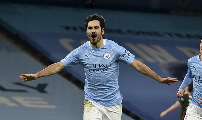 Gündogan celebra un gol haciendo el avión. Conoce los picks y cuotas del Arsenal vs Manchester City.