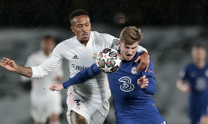 Timo Werner y Militão peleando por un balón en el partido de ida. Cuotas Chelsea vs Real Madrid.