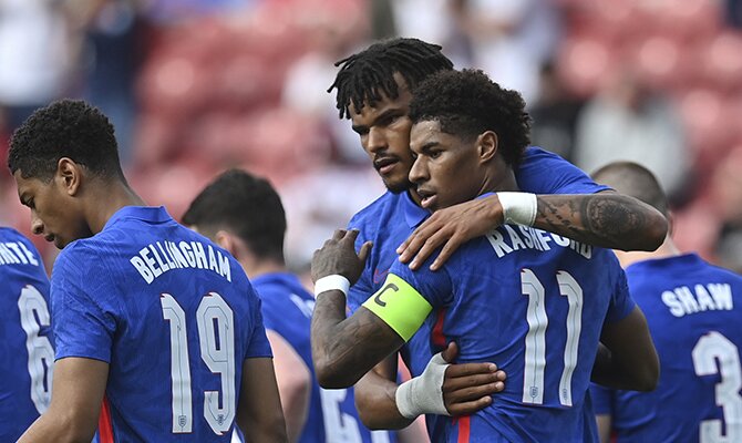 Los jugadores de Inglaterra celebrando un gol. Cuotas 2º jornada fase de grupos de la Euro 2020.