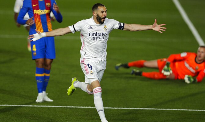 Karim Benzema celebra un gol tras batir a Marc-André ter Stegen. Apuestas, Barcelona vs Real Madrid.