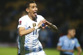 Ángel di María celebra un gol sacando la lengua. Apuesta ya en el Chile vs Argentina.