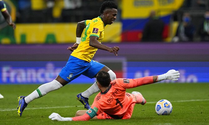 Vinícius Júnior deja tumbado a David Ospina. Cuotas y pronósticos del Ecuador vs Brasil.