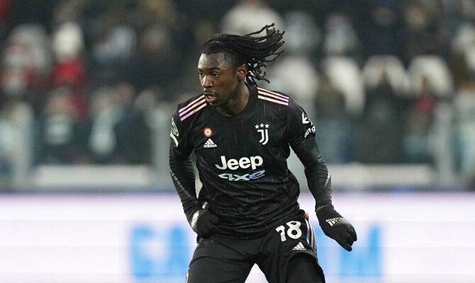 Moise Kean de la Juventus en el centro de la imagen. Roma vs Juventus.