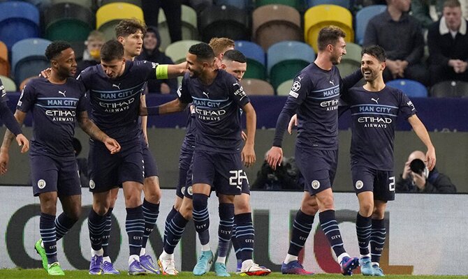 Los jugadores del City hacen piña tras un gol. Cuotas y apuestas Manchester City Vs Tottenham.