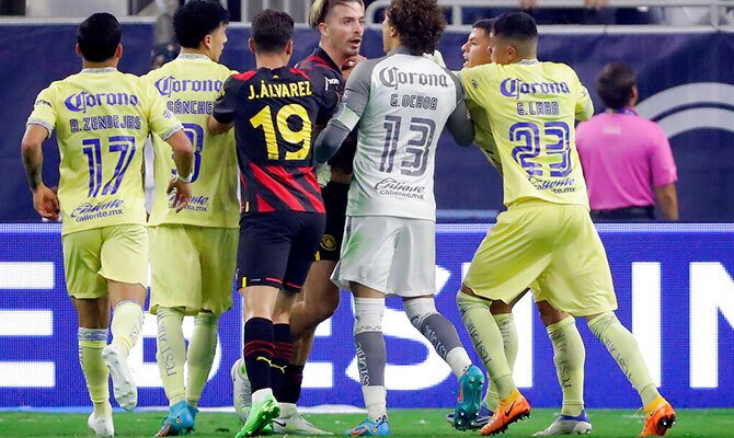 Richard Sanchez y Memo Ochoa en amistoso del America contra el City