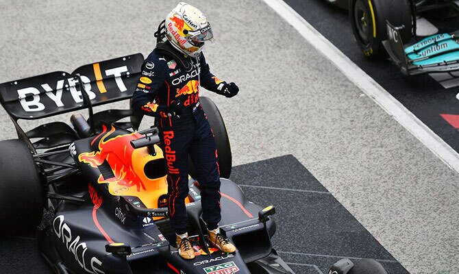 Max Verstappen festejando la victoria en el Gran Premio de F1 en Hungria