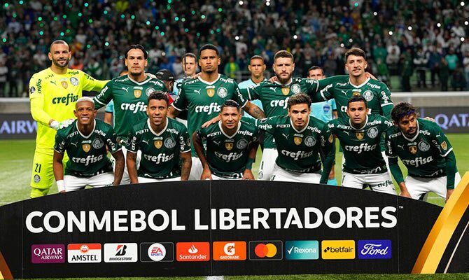 El equipo de Palmeiras antes de un partido por Copa Libertadores