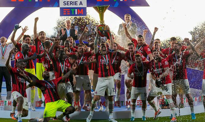 Celebracion del AC Milan por la obtencion de la Serie A la pasada temporada
