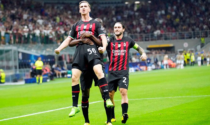 Alexis Saelemaekers festeja una anotacion del Milan en la Champions