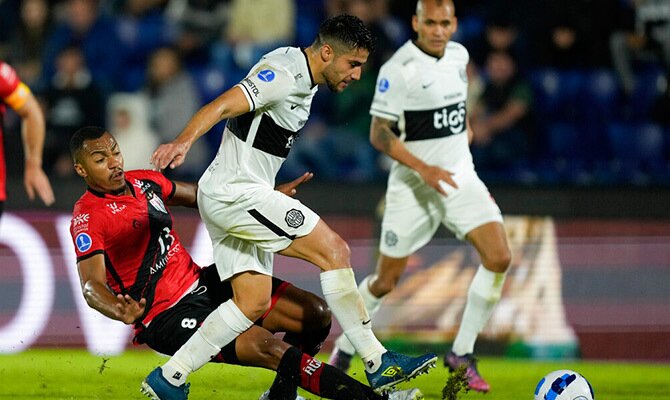 Marcos Gomez de Olimpia en partido ante Atletico Go por Copa Sudamericana
