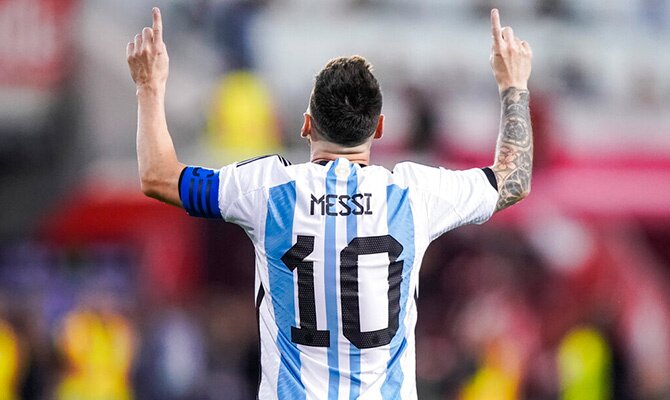 Lionel Messi festeja un gol de la Seleccion Argentina contra Jamaica