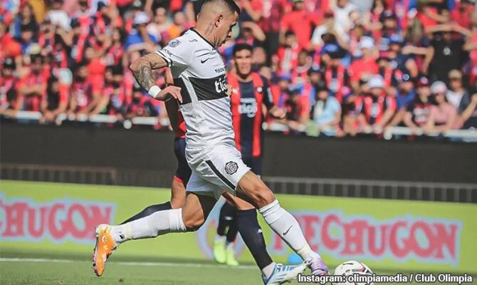 Acción del último clásico de 2022 con victoria de Olimpia sobre Cerro Porteño