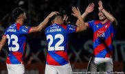 Jugadores de Cerro Porteño celebran un gol ante Fortaleza por la Copa Libertadores