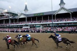 Una carrera del camino al Kentucky Derby en el hipódromo de Churchill Downs