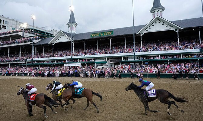Una carrera del camino al Kentucky Derby en el hipódromo de Churchill Downs