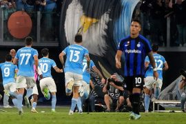 Lautaro Martinez del Inter lamenta un gol anotado por la Lazio
