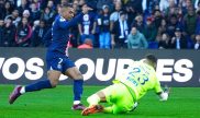 Kylian Mbappé del PSG en partido de Ligue 1 contra el Auxerre