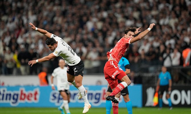 Giuliano de Corinthians en partido de Copa Libertadores de América 2023