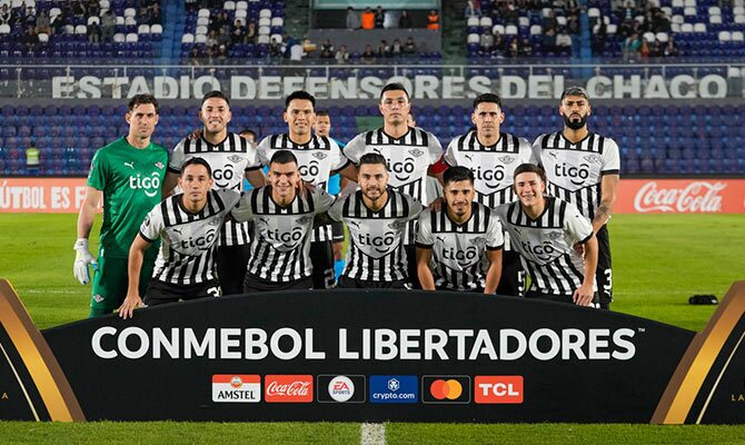 El equipo de Libertad antes de enfrentar a Paranaense en la Libertadores