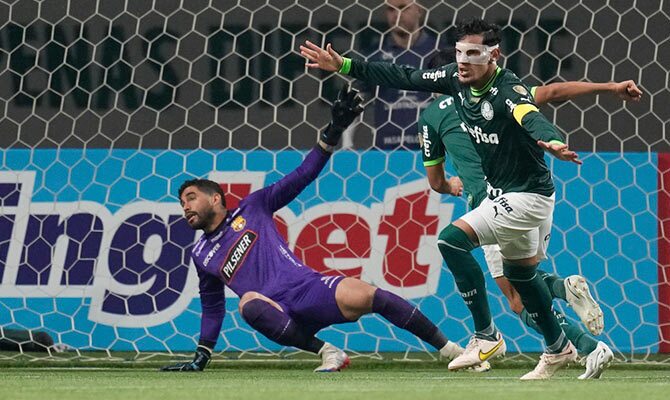 Gustavo Gomez festeja un gol del Palmeiras en la Copa Libertadores 2023