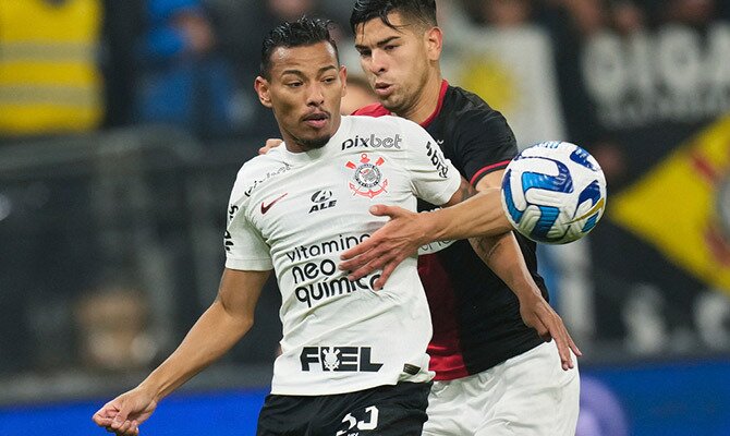 Ruan Oliveira en partido de Corinthians por la Copa Sudamericana