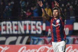 Adam Bareiro festeja un gol de San Lorenzo en la Copa Sudamericana