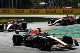 Max Verstappen por delante de los dos Ferraris en el circuito de Monza