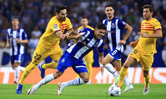 Ilkay Gundogan del Barcelona en la marca de Evanilson del Porto
