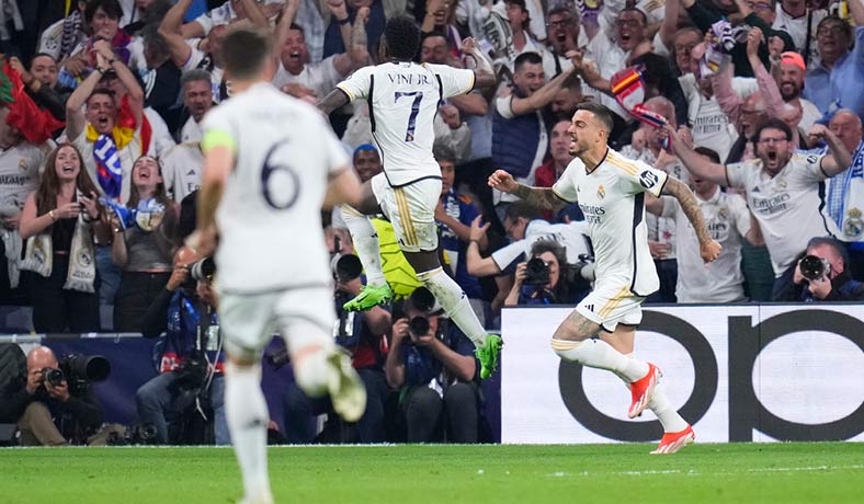 Joselu y Vinicius celebran el pase del Real Madrid a la final de Champions