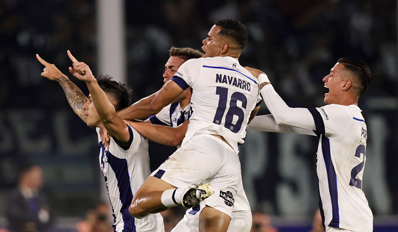 Ramiro Ruiz festeja un gol de Talleres en la Libertadores