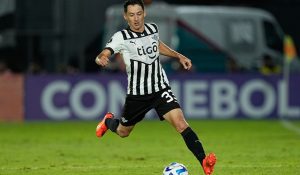 Clásico Blanco y Negro en La Huerta: Cuotas y picks para Libertad vs Olimpia