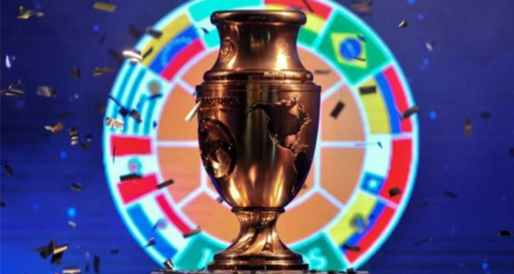 Trofeo de la Copa América en la útlima celebración del evento. Conoce las apuestas de la Copa América 2024.